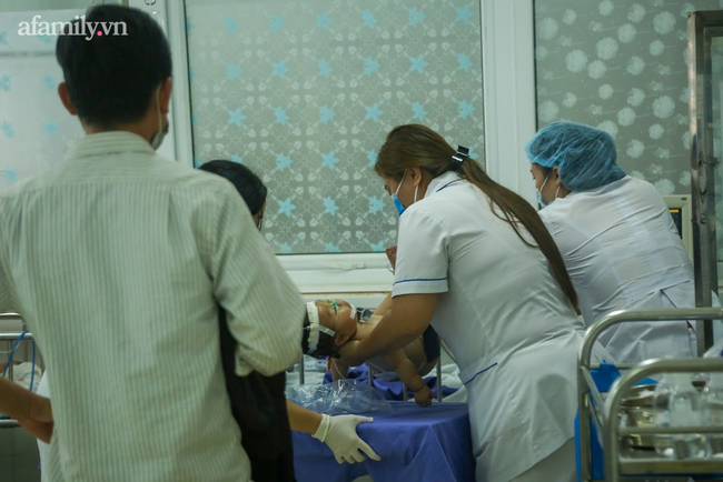 Vụ bé gái 2 tháng tuổi tử vong sau khi tiêm vaccine 5 trong 1 ở Sơn La: Thêm 4 cháu nhỏ nhập viện điều trị - Ảnh 4.