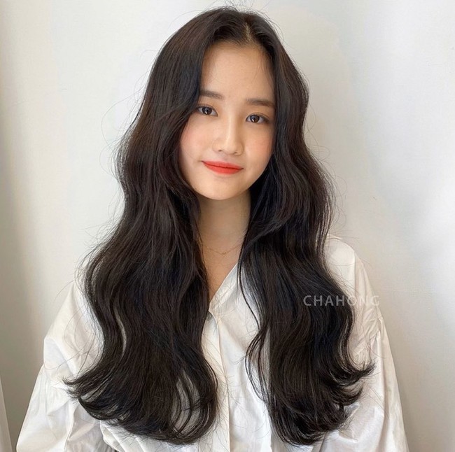 Hai kiểu tóc xoăn khiến hội chị em Hàn Quốc khi nhau đặt lịch làm, thợ - Ảnh 10. Hai kiểu tóc xoăn khiến hội chị em Hàn Quốc khi nhau đặt lịch làm, thợ - Ảnh 10.