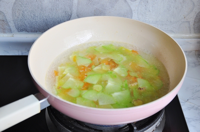 Cơm tối nóng hổi chỉ 2 món cũng đủ ngon miệng - Ảnh 4.