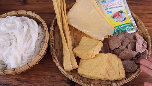 Mai là ngày mùng 1 của tháng mới và đây là cách thao tác món phở chay giúp chị em có bữa sáng thanh tịnh mà vẫn ngon nức nở - Ảnh 3.