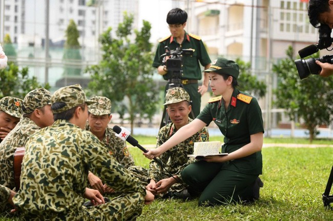 Nữ MC xinh đẹp dẫn bản tin mưa bão khiến cộng đồng mạng xôn xao truy tìm, ngắm loạt ảnh đời thường lại càng bất ngờ vì nhan sắc kiều diễm - Ảnh 5.