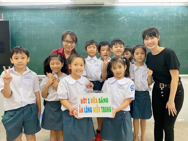 Cậu bé học lớp 1 trong 2 ngày đã kêu gọi hơn 100 triệu đồng ủng hộ miền Trung: Cách bố mẹ dạy dỗ "không phải dạng vừa đâu" - Ảnh 5. Cậu bé học lớp 1 trong 2 ngày đã kêu gọi hơn 100 triệu đồng ủng hộ miền Trung: Cách bố mẹ dạy dỗ "không phải dạng vừa đâu" - Ảnh 5.
