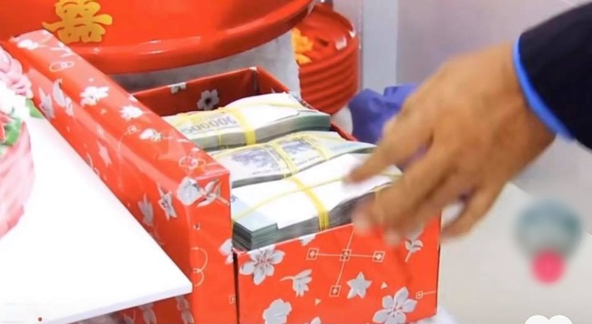 Màn khoe tài khủng 1 tỷ 800 triệu đồng của chú rể miền Tây, nhà gái cũng Siêu tài lẻ 1 tỷ 800 triệu đồng tiền mặt của chú rể miền Tây, nhà gái cũng