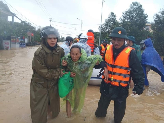 Quảng Trị nguy cơ tái diễn lũ lịch sử lần 2, mưa đặc biệt to ở miền Trung kéo dài đến bao giờ? - Ảnh 8. Quảng Trị nguy cơ tái diễn lũ lịch sử lần 2, mưa đặc biệt to ở miền Trung kéo dài đến bao giờ? - Ảnh 8.
