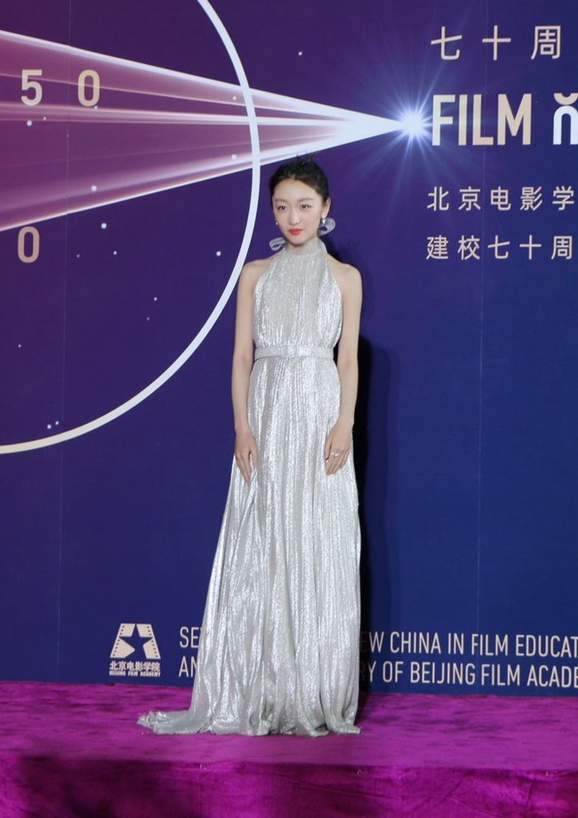 The successful cast appeared on the 70th anniversary of the founding of the Beijing Film Academy - Photo 9.