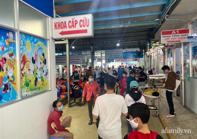 Từ vụ bé gái 5 tuổi tử vong sau khi bắt chước trò thắt cổ trên Youtube: Cảnh báo nạn nghiện smartphone nghiêm trọng - Ảnh 1. Từ vụ bé gái 5 tuổi tử vong sau khi bắt chước trò thắt cổ trên Youtube: Cảnh báo nạn nghiện smartphone nghiêm trọng - Ảnh 1.