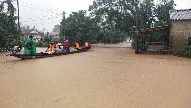 Quảng Trị nguy cơ tái diễn lũ lịch sử lần 2, mưa đặc biệt to ở miền Trung kéo dài đến bao giờ? - Ảnh 3. Quảng Trị nguy cơ tái diễn lũ lịch sử lần 2, mưa đặc biệt to ở miền Trung kéo dài đến bao giờ? - Ảnh 3.