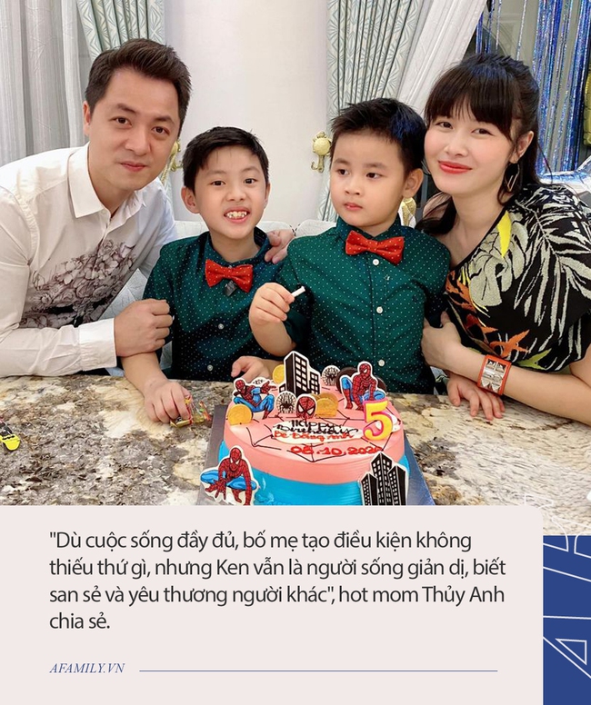 Cậu bé học lớp 1 trong 2 ngày đã kêu gọi hơn 100 triệu đồng ủng hộ miền Trung: Cách bố mẹ dạy dỗ "không phải dạng vừa đâu" - Ảnh 6. Cậu bé học lớp 1 trong 2 ngày đã kêu gọi hơn 100 triệu đồng ủng hộ miền Trung: Cách bố mẹ dạy dỗ "không phải dạng vừa đâu" - Ảnh 6.