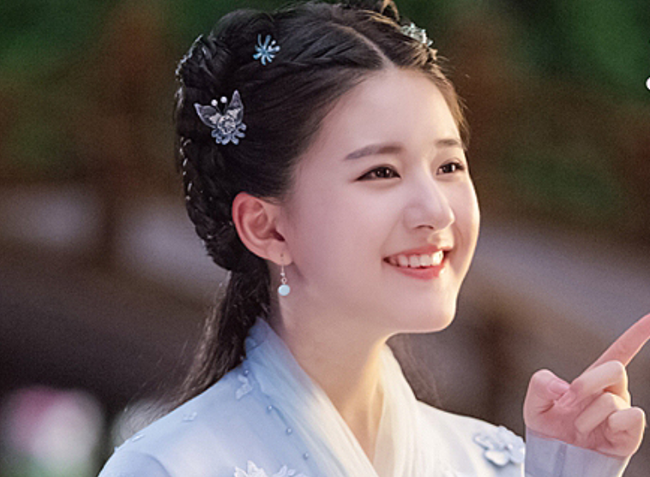 Triệu Lộ Tư xin lỗi Tống Thiến sau khi đá đểu đàn chị làm Nữ thần Kim Ưng quá xấu, netizen tiếp tục chê cười - Ảnh 5. Triệu Lộ Tư xin lỗi Tống Thiến sau khi đá đểu đàn chị làm Nữ thần Kim Ưng quá xấu, netizen tiếp tục chê cười - Ảnh 5.