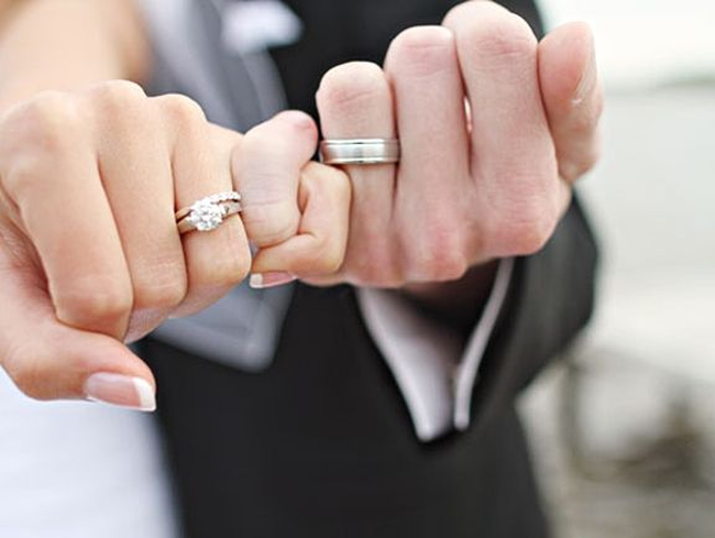 Chồng say xỉn về nhà, không đeo nhẫn cưới, người vợ phát hiện ngay ra vấn đề, nói Chồng say xỉn về nhà, không đeo nhẫn cưới, người vợ phát hiện ngay ra vấn đề, nói