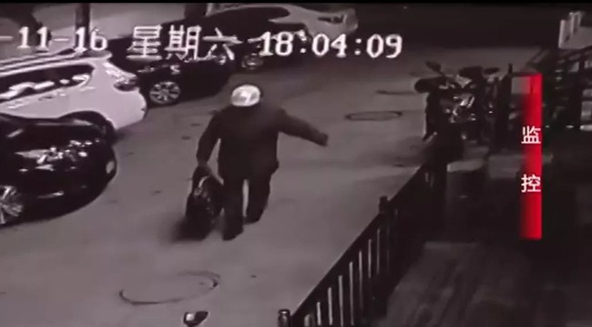 Cho con trai 3 tuổi uống thuốc ngủ rồi vứt vào túi du lịch, gã đàn ông sau khi bị bắt vẫn tỏ thái độ không chấp nhận được - Ảnh 2.
