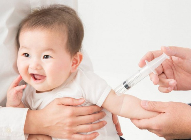 Vắc xin sởi đơn tiêm khi 9 tháng và sởi phối hợp tiêm lúc 12 tháng: Mẹ có 2 lựa chọn cho con nên cần phân biệt chúng khác nhau thế nào? - Ảnh 1. Vắc xin sởi đơn tiêm khi 9 tháng và sởi phối hợp tiêm lúc 12 tháng: Mẹ có 2 lựa chọn cho con nên cần phân biệt chúng khác nhau thế nào? - Ảnh 1.