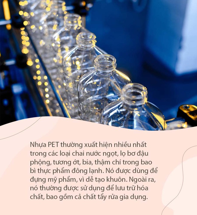 Uống nước bằng chai nhựa suốt 1 năm, người mẹ choáng váng phát hiện ra con gái bị viêm da cơ địa và dậy thì sớm - Ảnh 2.