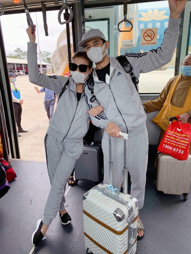 Thúy Diễm và Lương Thế Thành lên đường ra miền Trung làm từ thiện. Thúy Diễm và Lương Thế Thành lên đường ra miền Trung làm từ thiện.