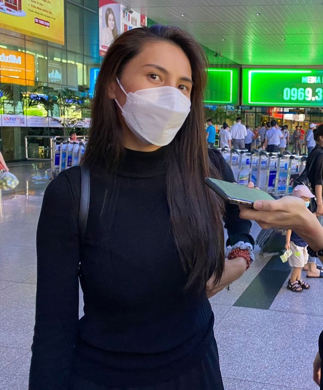 Thủy Tiên trở về Sài Gòn sau gần 1 tuần tham gia cứu trợ bà con vùng lũ miền Trung? - Ảnh 3. Thủy Tiên trở về Sài Gòn sau gần 1 tuần tham gia cứu trợ bà con vùng lũ miền Trung? - Ảnh 3.