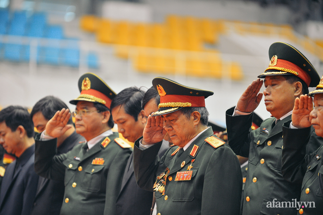 Lời chào tiễn biệt đầy bi tráng của nhà binh: "Đồng đội ơi an nghỉ nhé, sứ mệnh người lính chúng tôi sẽ thay anh hoàn thành" - Ảnh 6. Lời chào tiễn biệt đầy bi tráng của nhà binh: "Đồng đội ơi an nghỉ nhé, sứ mệnh người lính chúng tôi sẽ thay anh hoàn thành" - Ảnh 6.