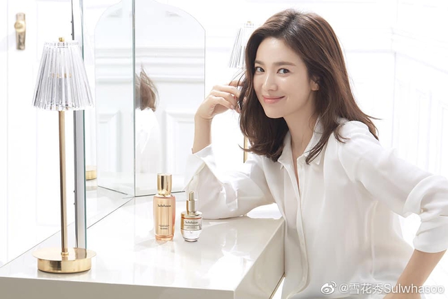 Nguyên nhân khiến Song Hye Kyo dù đã gần 40 tuổi lại vướng scandal từ trốn thuế cho tới ly hôn vẫn được các "ông lớn" sang chảnh "chọn mặt gửi vàng" - Ảnh 4. Nguyên nhân khiến Song Hye Kyo dù đã gần 40 tuổi lại vướng scandal từ trốn thuế cho tới ly hôn vẫn được các "ông lớn" sang chảnh "chọn mặt gửi vàng" - Ảnh 4.