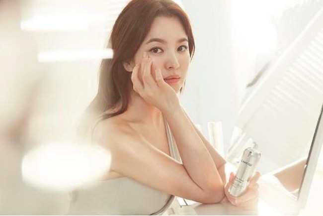 Nguyên nhân khiến Song Hye Kyo dù đã gần 40 tuổi lại vướng scandal từ trốn thuế cho tới ly hôn vẫn được các "ông lớn" sang chảnh "chọn mặt gửi vàng" - Ảnh 6. Nguyên nhân khiến Song Hye Kyo dù đã gần 40 tuổi lại vướng scandal từ trốn thuế cho tới ly hôn vẫn được các "ông lớn" sang chảnh "chọn mặt gửi vàng" - Ảnh 6.