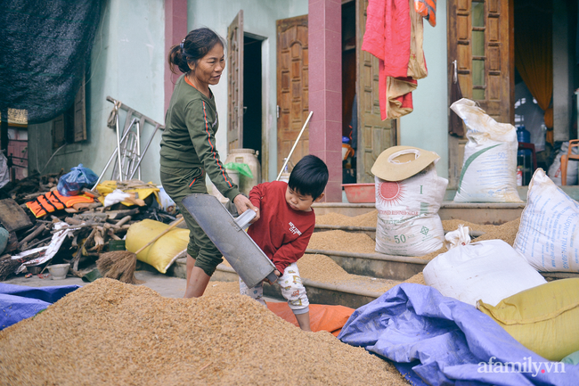 Ký ức của người chết hụt trong trận “đại hồng thủy” 70 năm mới thấy một lần: Trải nghiệm cận tử của em bé 4 tuổi, 3 tấn thóc mọc mầm và tinh thần “còn da lông mọc còn chồi lên cây” - Ảnh 8.