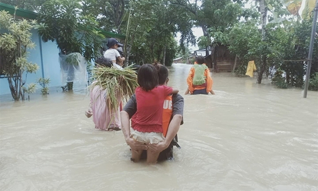 Đối phó với bão Molave, Philippines sơ tán gần 1.800 người - Ảnh 1.