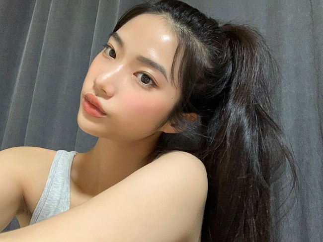 Tập gym mà makeup đủ đầy thì da toang sớm, Hà Trúc mách chị em cách trang điểm gọn xinh mà không hề hại da - Ảnh 2. Tập gym mà makeup đủ đầy thì da toang sớm, Hà Trúc mách chị em cách trang điểm gọn xinh mà không hề hại da - Ảnh 2.