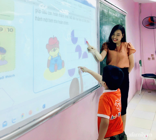 Cô giáo lớp 1 tại Hà Nội tiết lộ kinh nghiệm dạy con học bài ở nhà mà không bị căng thẳng, hóa ra lâu nay rất nhiều người dạy sai cách - Ảnh 1.