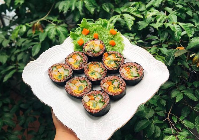 Thèm cơm nhưng lại lo ăn vào sẽ béo? Món kimbap biến thể từ gạo lứt này sẽ giúp chị em "đã miệng" mà chẳng sợ tăng cân! - Ảnh 3.