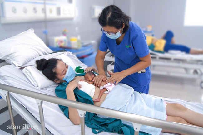 Mẹ hạnh phúc vỡ òa khi con gái sinh "cực non" chỉ 700gram, bé như chuột con được bác sĩ cứu sống ngoạn mục - Ảnh 7. Mẹ hạnh phúc vỡ òa khi con gái sinh "cực non" chỉ 700gram, bé như chuột con được bác sĩ cứu sống ngoạn mục - Ảnh 7.