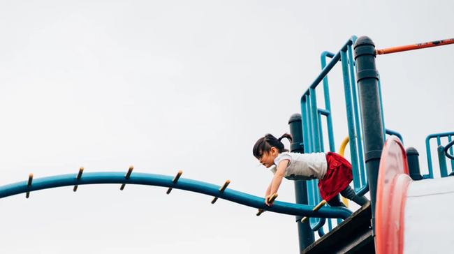 “Chơi cẩn thận nhé”, câu cửa miệng của mọi bậc phụ huynh nhưng đây là lý do các nghiên cứu không khuyến khích dùng nó - Ảnh 1. “Chơi cẩn thận nhé”, câu cửa miệng của mọi bậc phụ huynh nhưng đây là lý do các nghiên cứu không khuyến khích dùng nó - Ảnh 1.