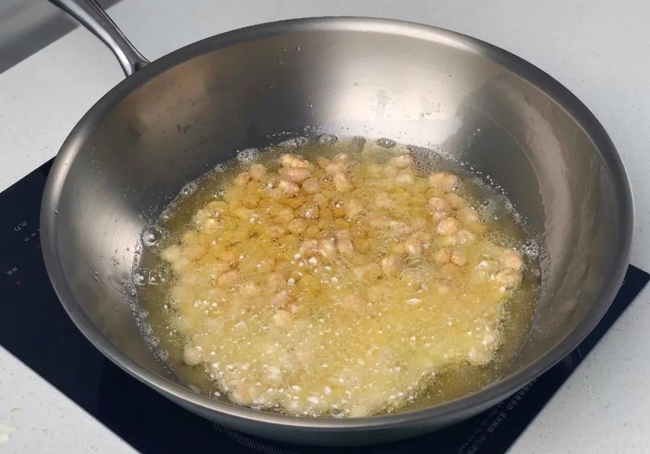 Đừng làm lạc rang kiểu cũ, thêm 2 nguyên liệu này đảm bảo trở thành "món hot" - Ảnh 3.