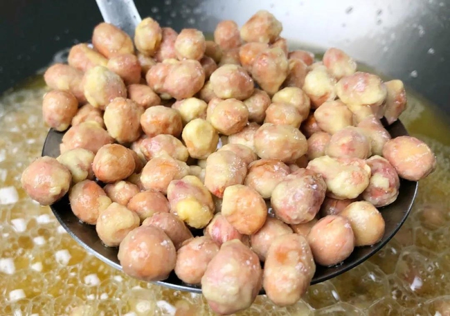 Đừng làm lạc rang kiểu cũ, thêm 2 nguyên liệu này đảm bảo trở thành "món hot" - Ảnh 4.