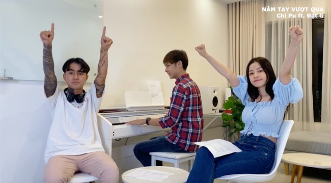 Xúc động khi nghe Chi Pu - Đạt G hát "Nắm tay vượt qua" hướng về đồng bào miền Trung - Ảnh 3. Xúc động khi nghe Chi Pu - Đạt G hát "Nắm tay vượt qua" hướng về đồng bào miền Trung - Ảnh 3.