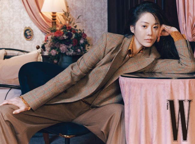 "Cô dâu bị đế chế Samsung ruồng bỏ" Go Hyun Jung gây sốt với loạt hình đẹp "sương sương" dù sắp bước sang tuổi 50 - Ảnh 1. "Cô dâu bị đế chế Samsung ruồng bỏ" Go Hyun Jung gây sốt với loạt hình đẹp "sương sương" dù sắp bước sang tuổi 50 - Ảnh 1.