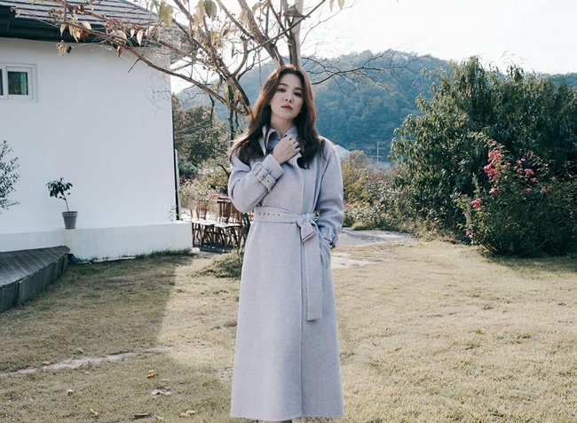 Song Hye Kyo nhận vô vàn lời khen nức nở giữa thông tin từng bị chồng cũ Song Joong Ki nhắn tin thúc ép chuyện ly hôn - Ảnh 4. Song Hye Kyo nhận vô vàn lời khen nức nở giữa thông tin từng bị chồng cũ Song Joong Ki nhắn tin thúc ép chuyện ly hôn - Ảnh 4.