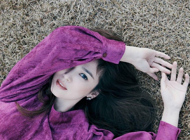 Song Hye Kyo nhận vô vàn lời khen nức nở giữa thông tin từng bị chồng cũ Song Joong Ki nhắn tin thúc ép chuyện ly hôn - Ảnh 1. Song Hye Kyo nhận vô vàn lời khen nức nở giữa thông tin từng bị chồng cũ Song Joong Ki nhắn tin thúc ép chuyện ly hôn - Ảnh 1.