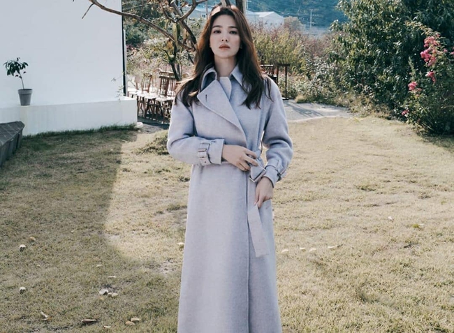 Song Hye Kyo nhận vô vàn lời khen nức nở giữa thông tin từng bị chồng cũ Song Joong Ki nhắn tin thúc ép chuyện ly hôn - Ảnh 2. Song Hye Kyo nhận vô vàn lời khen nức nở giữa thông tin từng bị chồng cũ Song Joong Ki nhắn tin thúc ép chuyện ly hôn - Ảnh 2.
