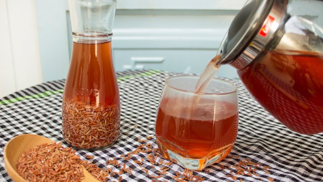Có một loại "nước thần" mà chị em cứ uống vào là đẹp: Vừa giúp hội thiếu nữ còn son sở hữu vòng eo 56, vừa hỗ trợ lợi sữa cho các mẹ đang nuôi con nhỏ - Ảnh 1.