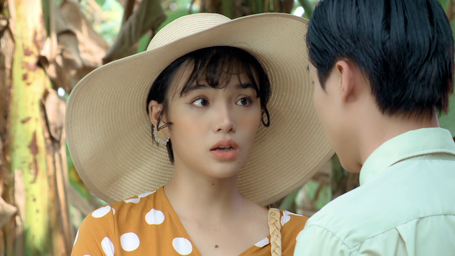 Sau cảnh chú rể cưỡng bức cô dâu, phim Việt lại có màn chồng lén lút đưa nhân tình về ân ái tại nhà vợ - Ảnh 5. Sau cảnh chú rể cưỡng bức cô dâu, phim Việt “Yêu trong đau thương” lại có màn chồng đưa nhân tình về ân ái ngay tại nhà vợ Sau cảnh chú rể cưỡng bức cô dâu, phim Việt lại có màn chồng lén lút đưa nhân tình về ân ái tại nhà vợ - Ảnh 5. Sau cảnh chú rể cưỡng bức cô dâu, phim Việt “Yêu trong đau thương” lại có màn chồng đưa nhân tình về ân ái ngay tại nhà vợ