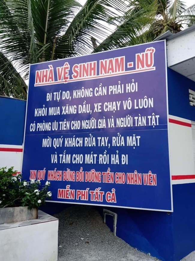 Tấm bảng thông báo “mời” người qua đường vào đi vệ sinh miễn phí khiến dân mạng không tin là sự thật, đọc xong biết luôn là ở miền nào - Ảnh 1.