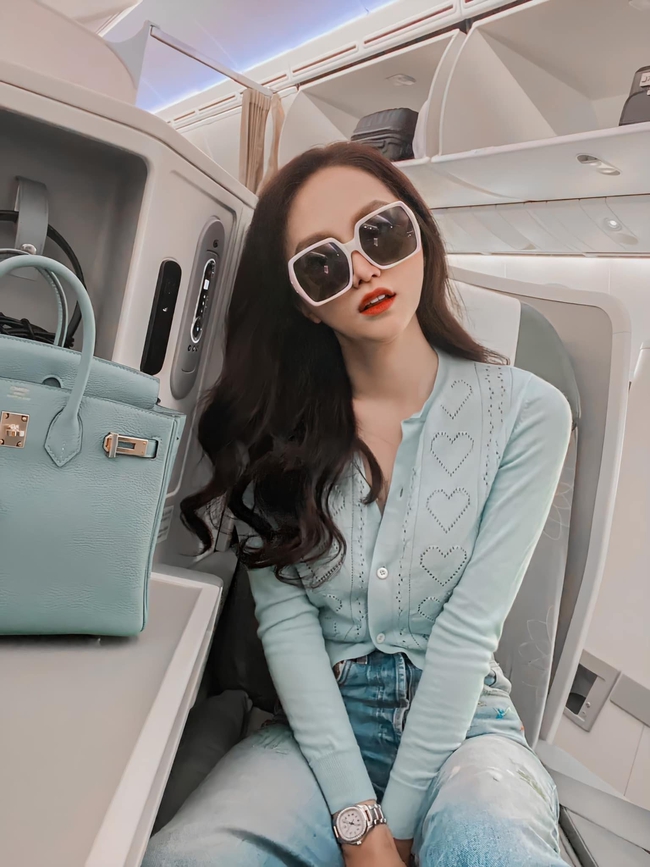 Hương Giang n&oacute;i: "C&oacute; những ng&agrave;y chẳng muốn l&agrave;m g&igrave; cả, chỉ muốn l&agrave;m người y&ecirc;u anh".