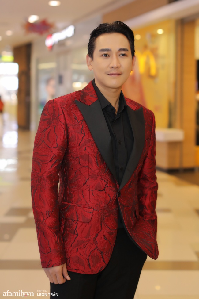 Minh Hằng, Mai Phương Thúy & Hoàng Thùy Linh nhắn nhít vô cùng đáng yêu trong cùng một khung hình - Ảnh 4. Hoàng Thùy Linh sơn móng tay đỏ nhọn hoắt cười nhắng nhít bên hội “Gia đình văn hóa” Minh Hằng, Mai Phương Thúy Minh Hằng, Mai Phương Thúy & Hoàng Thùy Linh nhắn nhít vô cùng đáng yêu trong cùng một khung hình - Ảnh 4. Hoàng Thùy Linh sơn móng tay đỏ nhọn hoắt cười nhắng nhít bên hội “Gia đình văn hóa” Minh Hằng, Mai Phương Thúy