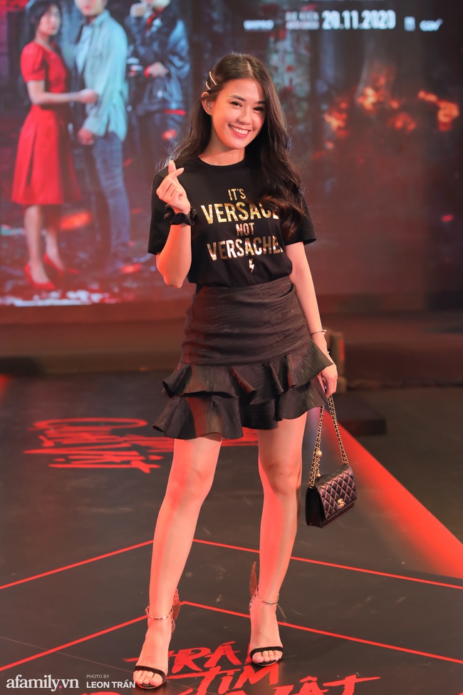 Minh Hằng, Mai Phương Thúy & Hoàng Thùy Linh nhắn nhít vô cùng đáng yêu trong cùng một khung hình - Ảnh 12. Hoàng Thùy Linh sơn móng tay đỏ nhọn hoắt cười nhắng nhít bên hội “Gia đình văn hóa” Minh Hằng, Mai Phương Thúy Minh Hằng, Mai Phương Thúy & Hoàng Thùy Linh nhắn nhít vô cùng đáng yêu trong cùng một khung hình - Ảnh 12. Hoàng Thùy Linh sơn móng tay đỏ nhọn hoắt cười nhắng nhít bên hội “Gia đình văn hóa” Minh Hằng, Mai Phương Thúy