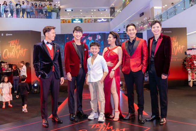 Đi sự kiện chung nhưng Gil Lê né tránh, không chụp ảnh cùng Hoàng Thùy Linh - Ảnh 5. Đi sự kiện chung nhưng Gil Lê lại có hành động đầy khó hiểu với Hoàng Thùy Linh Đi sự kiện chung nhưng Gil Lê né tránh, không chụp ảnh cùng Hoàng Thùy Linh - Ảnh 5. Đi sự kiện chung nhưng Gil Lê lại có hành động đầy khó hiểu với Hoàng Thùy Linh