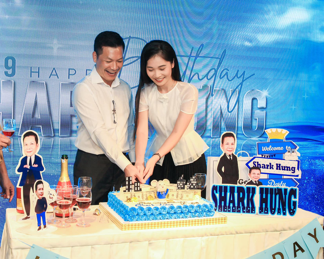 Cũng tham gia trào lưu khoe ảnh 10 năm nhìn lại nhưng bà xã Shark Hưng lại tự so sánh mình với nhân vật đặc biệt này - Ảnh 1. Cũng tham gia trào lưu khoe ảnh 10 năm nhìn lại nhưng bà xã Shark Hưng lại tự so sánh mình với nhân vật đặc biệt này - Ảnh 1.