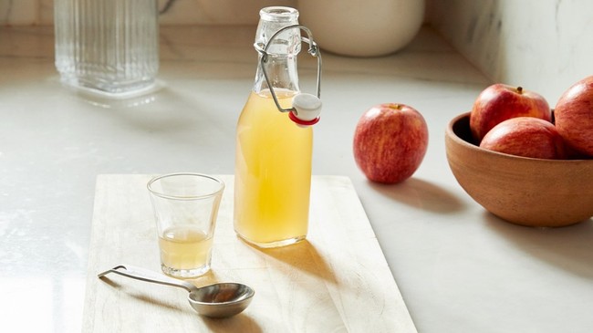 Dấm táo kết hợp thêm vài món có sẵn trong nhà bếp, bạn có ngay ly nước đánh bay viêm xoang trong tích tắc - Ảnh 2.