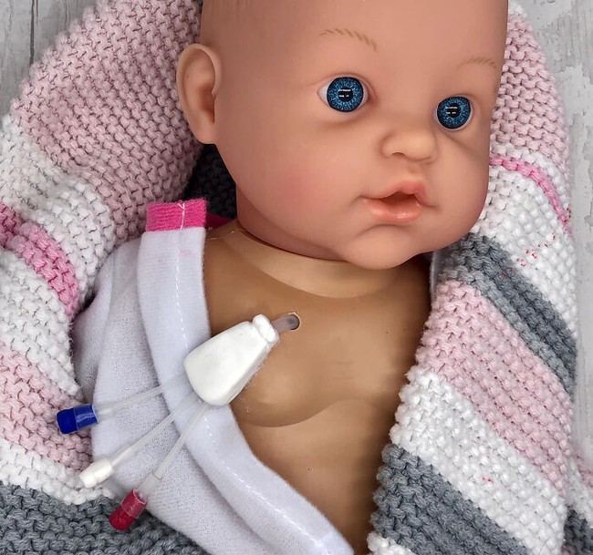 Con gái bị khiếm thính, bà mẹ đã làm một búp bê đặc biệt để tặng con, ai ngờ đây lại là cơ hội để chị "bén duyên" với một nghề được rất nhiều cha mẹ ủng hộ - Ảnh 18. Con gái bị khiếm thính, bà mẹ đã làm một búp bê đặc biệt để tặng con, ai ngờ đây lại là cơ hội để chị "bén duyên" với một nghề được rất nhiều cha mẹ ủng hộ - Ảnh 18.