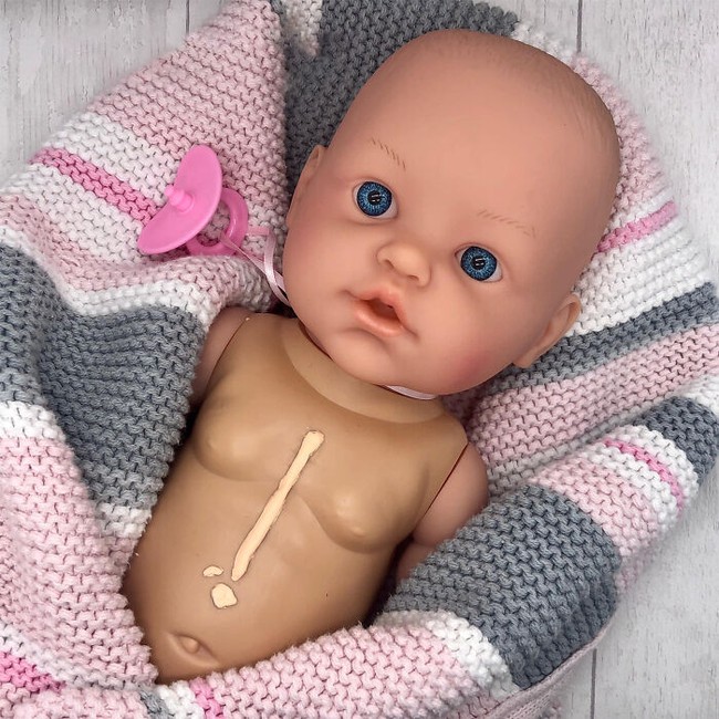 Con gái bị khiếm thính, bà mẹ đã làm một búp bê đặc biệt để tặng con, ai ngờ đây lại là cơ hội để chị "bén duyên" với một nghề được rất nhiều cha mẹ ủng hộ - Ảnh 22. Con gái bị khiếm thính, bà mẹ đã làm một búp bê đặc biệt để tặng con, ai ngờ đây lại là cơ hội để chị "bén duyên" với một nghề được rất nhiều cha mẹ ủng hộ - Ảnh 22.