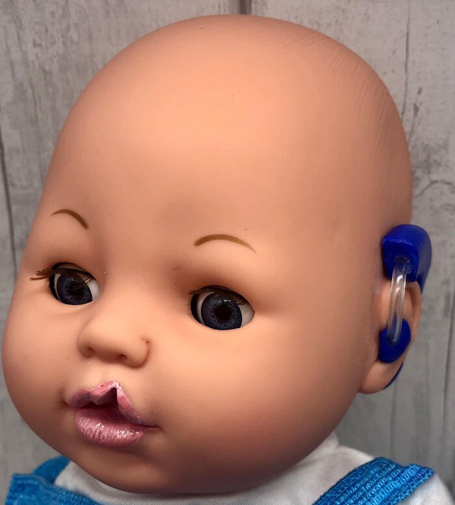 Con gái bị khiếm thính, bà mẹ đã làm một búp bê đặc biệt để tặng con, ai ngờ đây lại là cơ hội để chị "bén duyên" với một nghề được rất nhiều cha mẹ ủng hộ - Ảnh 5. Con gái bị khiếm thính, bà mẹ đã làm một búp bê đặc biệt để tặng con, ai ngờ đây lại là cơ hội để chị "bén duyên" với một nghề được rất nhiều cha mẹ ủng hộ - Ảnh 5.