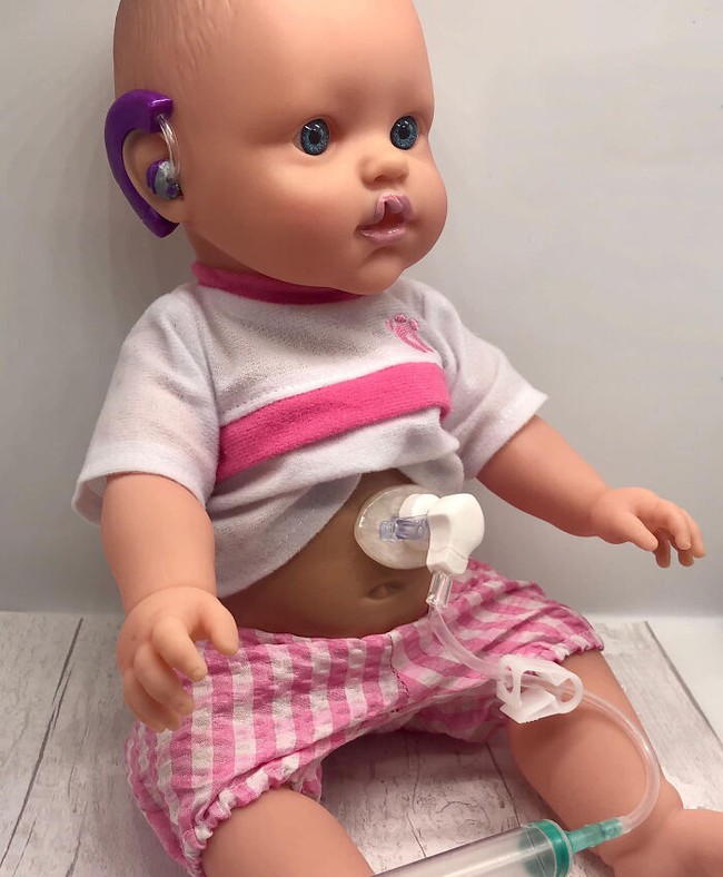 Con gái bị khiếm thính, bà mẹ đã làm một búp bê đặc biệt để tặng con, ai ngờ đây lại là cơ hội để chị "bén duyên" với một nghề được rất nhiều cha mẹ ủng hộ - Ảnh 24. Con gái bị khiếm thính, bà mẹ đã làm một búp bê đặc biệt để tặng con, ai ngờ đây lại là cơ hội để chị "bén duyên" với một nghề được rất nhiều cha mẹ ủng hộ - Ảnh 24.