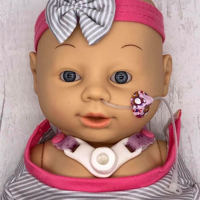Con gái bị khiếm thính, bà mẹ đã làm một búp bê đặc biệt để tặng con, ai ngờ đây lại là cơ hội để chị "bén duyên" với một nghề được rất nhiều cha mẹ ủng hộ - Ảnh 15. Con gái bị khiếm thính, bà mẹ đã làm một búp bê đặc biệt để tặng con, ai ngờ đây lại là cơ hội để chị "bén duyên" với một nghề được rất nhiều cha mẹ ủng hộ - Ảnh 15.